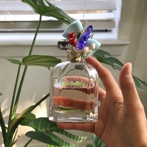 perfect marc jacobs perfume!